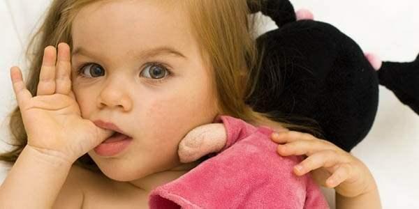 ocuklarn dengeli bir yz ve ene yapsna, salkl dilere kavuabilmesinde erken ortodontik tedavi es geilmemeli. Bu konuyla ilgili toplumumuzda farkndalk artrlmal ve aileler bilinlendirilmeli" dedi.