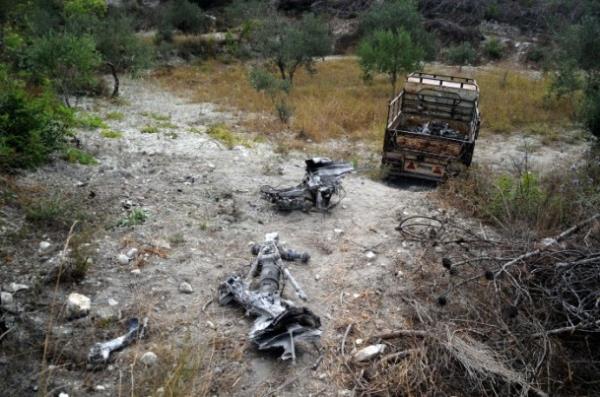 Hatay'n Yaylada ilesine bal Topraktutan kynn karsnda Suriye tarafnda den helikopterin dalk ve ormanlk alandaki enkazna ulald.