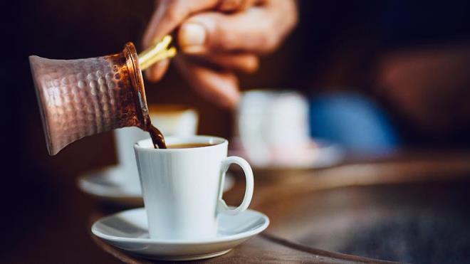 Bol kpkl Trk kahvesinin hazrlanabilmesi iin ince ekilmi ve taze olan Trk kahvesinin kullanlmas gerekebiliyor. Bunun yan sra kahvenin ierisine ilave edilen su derecesinin de oda scaklnda olmas neriliyor.