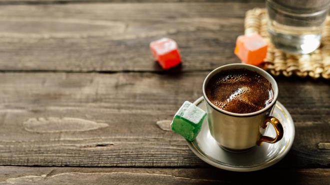 zetlenecek olursa, bol kpkl Trk kahvesinin yaplabilmesi iin Trk kahvesinin ince ekilmi ve taze olmas, oda scaklnda su ilave edilmesi ve cezve seimine dikkat edilmesi tavsiye ediliyor.