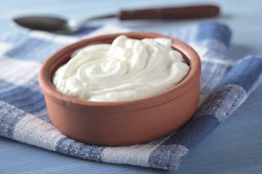 YOURT    Yourt, probiyotik olarak da bilinen dost bakterilerin mkemmel bir kaynadr. Tam yal yerine az yal yourtlar tketmeye zen gsterin.