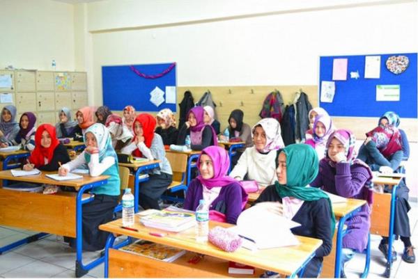 <b>KIZ-ERKEK MAM HATPLER:</b< mam hatip liselerinin byk ksmnda karma eitim son buldu.