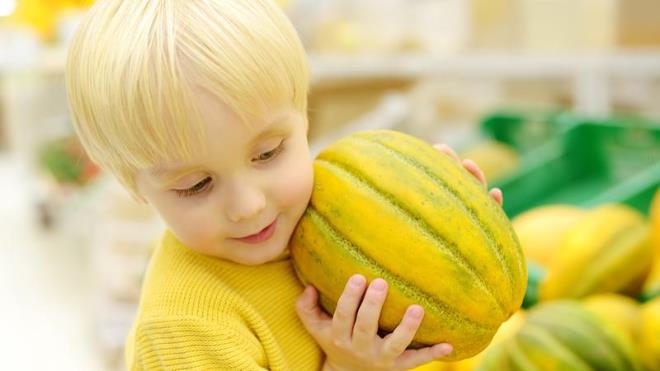 Kavun lezzetli olduunda adeta damaklardan silinmeyecek bir lezzeti oluturabiliyor. Nitekim o meyvenin lezzetlisini semek meer bu kadar kolaym bile dedirtebilen 5 yntem bulunuyor. Sz konusu yntemler hemen aada yer alyor.