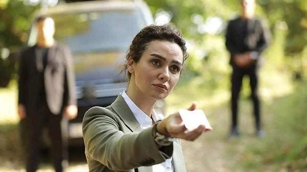 Oyuncu Birce Akalay, "Ben bu konuyla alakal fikrimi beyan etmek isteseydim sosyal medya hesaplarmdan yapabiliyorum. Sorunuzu nazike reddetmek istiyorum. Mevzu bahis Atatrk olduu zaman ben Ata kzym zaten. ok fazla altn izmeye gerek yok diye dnyorum" eklindeki szleriyle manevra yeteneini gsterdi.