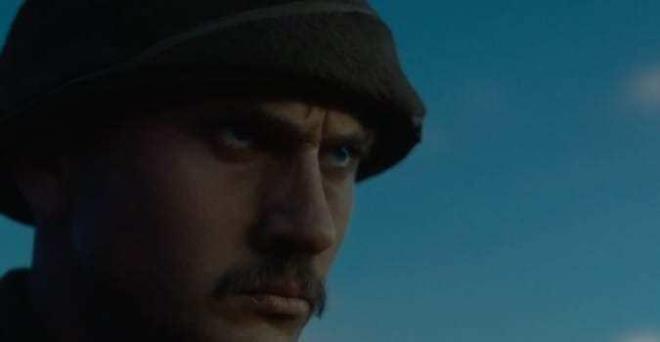 SZDE ATATRKLERDEN IT YOK!    Her frsatta Atatrk olduklarn dile getiren szde sanatlar bu konuda kendilerine yneltilen sorular sanki Trkiye'de deil de Fildii Sahilleri'nde yayormu gibi "Bilgim yok, yorum yok" diye kulak ard yapp geitirmeye devam ediyorlar.