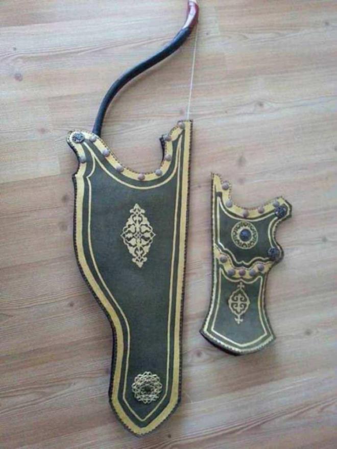 SADAK- TRKE    Yay ve oklarn tanmas iin kullanlan klflar olarak gnmze kadar gelmitir.