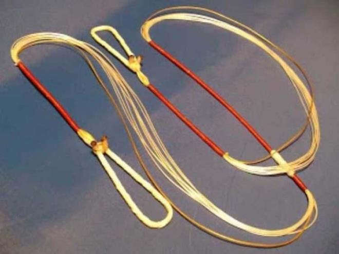 KR    Kiri, Yay'a taklan ve ok'un takld ip olarak bilinir.      DPNOT: Lisede tarih kitaplarmzdan rendiimiz '' Trklerde hanedan yesinin kan aktlmaz yaynn kiriiyle boulurdu'' cmlesindeki o kiri, bu kiri ite.