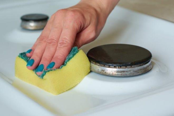 "SNGERLER HER GN DETRLMEL"    Mretr, "nsanlarn sngerlerini kullanma ekli bakteri remesi asndan pek nemli deildi.  Sngerler gnlk olarak deitirilmedike, insanlarn sngerlerde bakteri remesini nlemeleri ok zor." dedi.