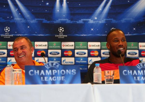 "Son mata taraftarmzn ya da bizim alk olmadmz tepkiler oldu  Emre ve Amrabat'a. Bence anlk bir reaksiyon. Benim burada en ok gvendiim  kitle onlar. Oyuncu hata yaptnda eer ilgi ve alaka grrse, tepki grmezse,  taraftardan efkat grrse, ok daha iyi oynayacak, ok daha fazla mcadele  edecektir. Reaksiyon, bizim gnlerce yaptmz ii bozabilir.