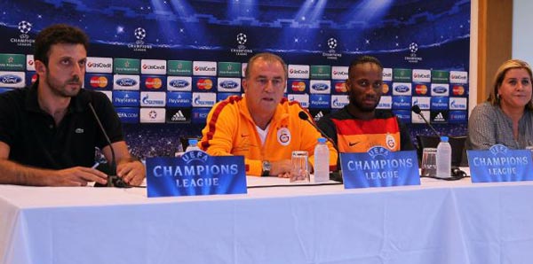 Seyircinin  gsterecei efkate, oyuncularmzn ok ihtiyac var. Bizim taraftarmz dnya  apnda. Hatada dahi oyuncusunu alklayan bir grnt izeceklerinden eminim.  Kendilerinden bunu rica ediyorum. nk herkes Galatasarayl. Her ey Galatasaray  iinse, onlara ok ihtiyacmz var."