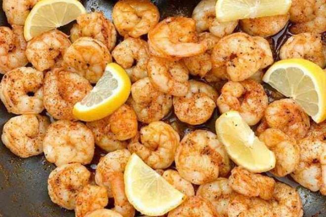 KARDES    Karides iftlik ortamnda yetitirildii iin yemine konulan antibiyotik gibi baz ilalardan dolay zehirleme riski tar. Bu yzden uzmanlar i tketilmemesi gerektiini sylyor.