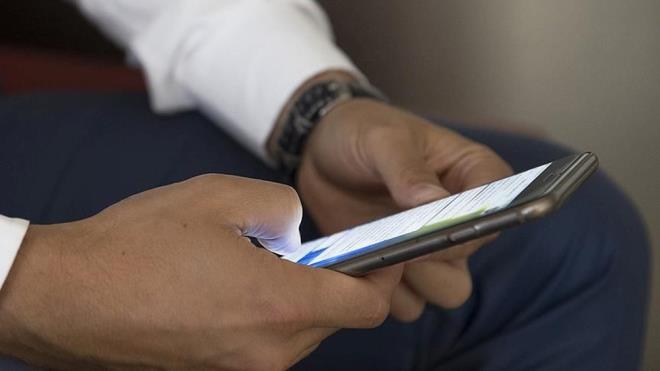 VERGSZ CEP TELEFONU SATII ARTLARI NELER?    Cep telefonunda vergi muafiyetinden niversite rencileri yararlanacak. Dzenleme bir defaya mahsus olarak gerekletirilecek.    niversitelerin nlisans ve lisans blmlerinde eitim alan renciler vergisiz cep telefonundan yararlanabilecek.    Konuya dair tm detaylar belli olunca haberimizde yer vereceiz.