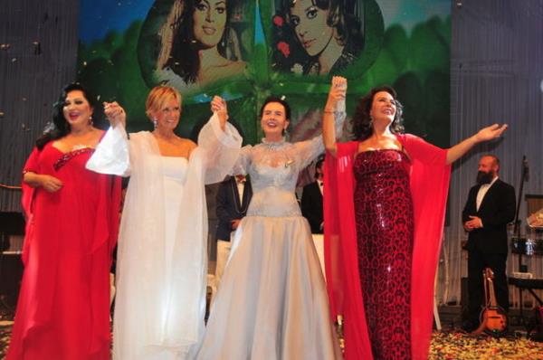 Adana'da bu yl 20'ncisi gerekletirilen Altn Koza Film Festivali'nin al renkli grntlere sahne oldu.