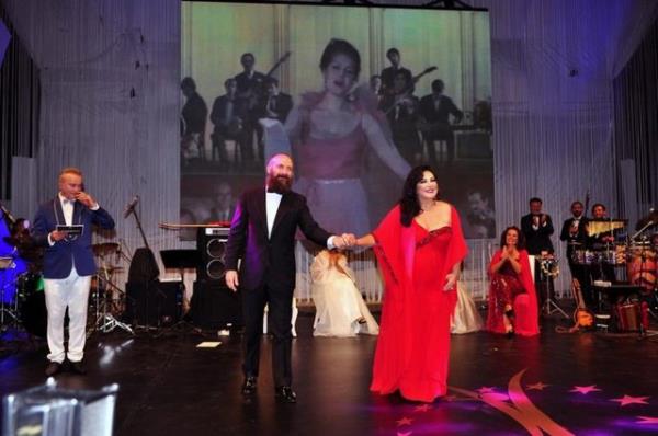 Adana'da bu yl 20'ncisi gerekletirilen Altn Koza Film Festivali'nin al renkli grntlere sahne oldu.