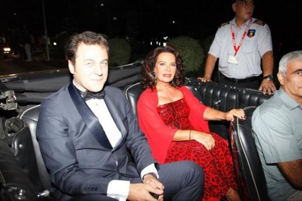 Adana'da bu yl 20'ncisi gerekletirilen Altn Koza Film Festivali'nin al renkli grntlere sahne oldu.