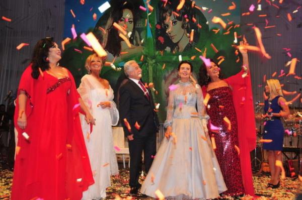 Adana'da bu yl 20'ncisi gerekletirilen Altn Koza Film Festivali'nin al renkli grntlere sahne oldu.