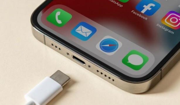 Android akll telefon reticileri 240W gibi biroumuzun birka yl boyunca daha yakndan gremeyecei kadar hzl arj teknolojisini kullanmaya balad. uan iin yaygnlamam olsa da 100W?n st telefonlar grmeye baladk.