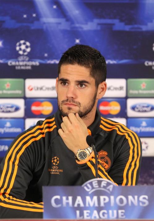 Galatasaray'n nemli futbolcular var. Hepsini biliyorum. ampiyonlar Ligi'nde iyi bir futbol oynuyorlar. Taraftarlar da ok iyi. Biz elimizden geldiince iyi bir futbol oynayacaz. yi bir ekibiz. ampiyonlar Ligi'nin en byk favorilerindeniz. Bende elimden gelenin en iyisini yapacam. Oyunda pozisyon gerei teknik direktrmn istedii her yerde oynayabilirim" dedi.