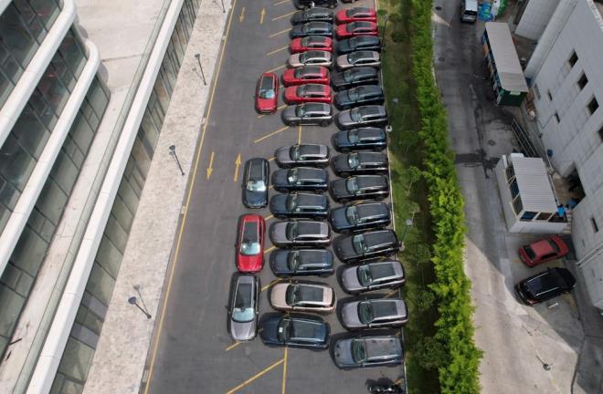 Bu rakam sadece Temmuz aynda 627 adet olarak akland. Togg T10X iin n sipariler 16-27 Mart tarihleri arasnda alnmt. n siparilerin 7 gnde 100 bini gemesiyle birlikte, daha nce 12 bin adet olarak aklanan 2023 yl iin teslim edilecek akll cihaz says 20 bin olarak gncellenmiti. 20 bin kii de yedek listede yer almt.    te yandan hzlanan Togg teslimatlaryla birlikte Trkiye'nin birok ehrinde trafikte T10X modellerin artt gzlemleniyor.