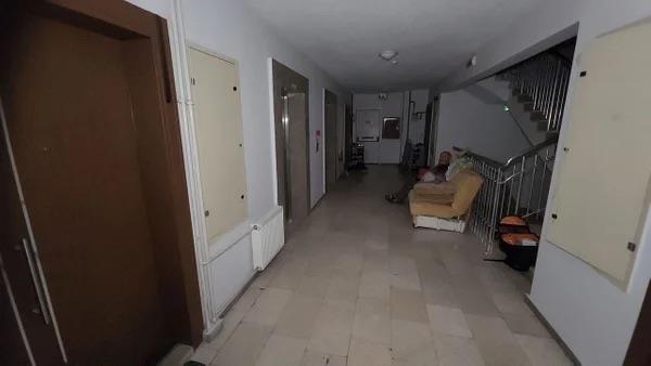 "Ben tek isteyim biran nce maduriyetimin giderilmesini istiyorum. Benim derdim kiracmn kp kendim oturmak istiyorum. ok zor oluyor. Kirac kmasa da burada kalmaya devam edeceim? dedi.