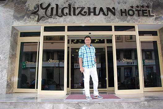 Hilton'la franchising anlamas da imzalayan Yldzhan, "Aklmda otel kurmak yoktu. Manevi bir mesaj sonras bu yatrma karar verdim" dedi.
