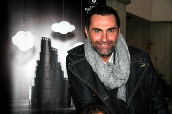 Oyuncu Atilla Saral, stanbul'daki prltl hayatn brakp Asos'a yerleti. Birikimlerini deerlendi