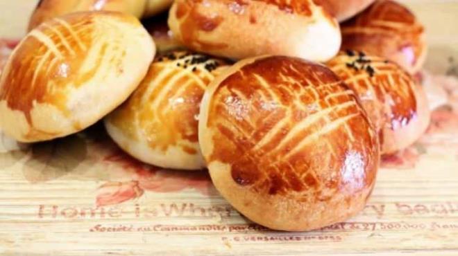 Kahvaltda sklkla tercih edilen maya ierikli ekmek, poaa, brek veya simit gibi yiyecekler gnn geri kalannda mideyi rahatsz etmeye devam eder.