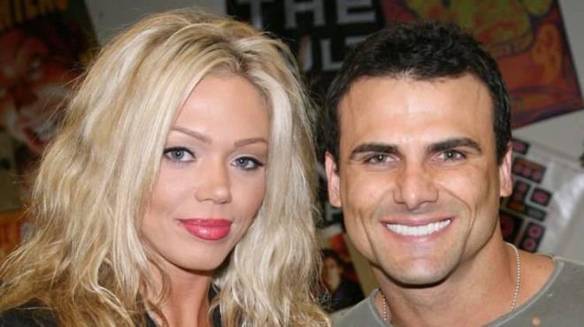 Getiimiz yllarda oynad Sahil Gvenlik dizisiyle byk bir k yakalayan oyuncu Jackson ile 2012 ylnda dnya evine giren Loni Willison einden iddet grdn iddia ederek gndeme gelmiti. Loni Willison'un, 8 yldr sokakta yaad ortaya kt.