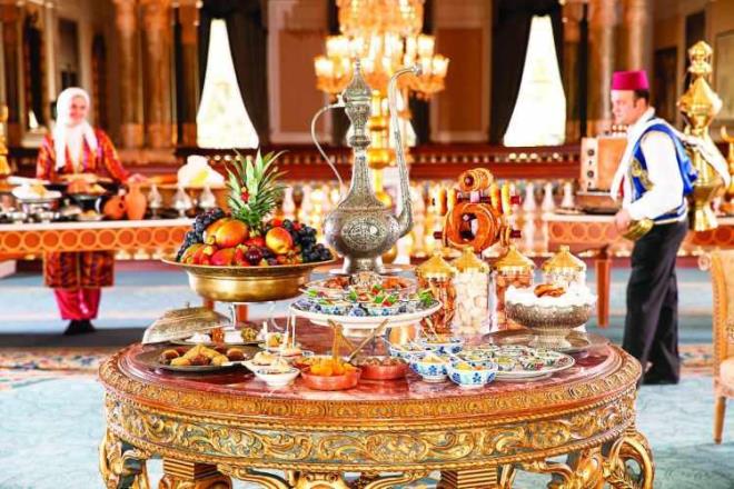 ��ecek olarak �erbet ve ho�af�n yer ald��� sofralarda padi�ahlar hangi yemekleri t�ketirdi? Gelin birlikte hangi padi�ah�n ne yiyor bakal�m.