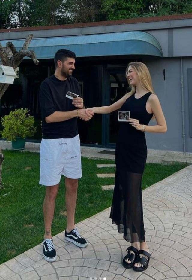 Ei do Tatlses ile ekildii kareleri Instagram hesabndan paylaan evkatli, "Ailemiz byyor diyelim mi o zaman? Sonunda gzel haberi biz de verelim ikizler geliyor" ifadelerini kulland.