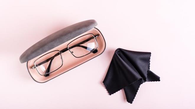 Gzlk camnn temizlenmesi esnasnda tercih edilebilecek 3 pratik yntem bulunuyor. Sz konusu yntemler sayesinde, ksa sre ierisinde doru bir ekilde gzlk cam temizlenebiliyor.