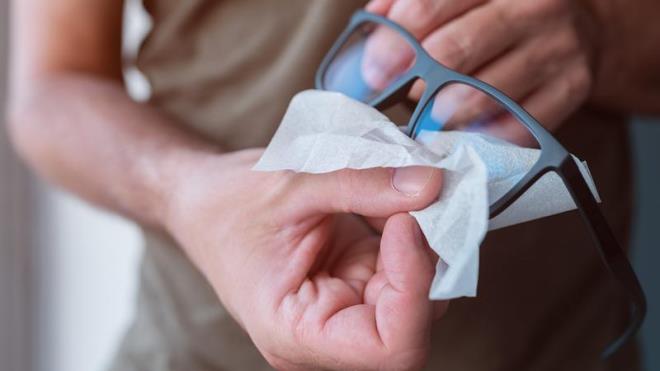 GZLK CAMI TEMZLNN PRATK 3 YNTEM  <p>  Gzlk cam temizliinin pek ok farkl yntemi bulunuyor. Ancak baz yntemler uratrc olabilir. Ayrca doru temizlememe ihtimali de bulunuyor. Bu noktada tercih edilebilecek en pratik 3 yntem, oysa temizlemek bu kadar kolaym bile dedirtebilir.