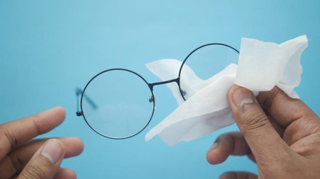 Sirkeli Su Yntemi: <p>Az miktarda sirke yardm ile elde edilebilen sirkeli su, gzlk cam temizlii konusunda yararl olabiliyor. Ayrca sadece gzlkteki kirlerinin deil, derin olmayan iziklerin de adeta ortadan kalkmasna yardmc olabiliyor.