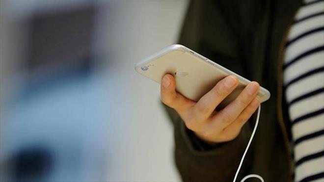 Vergisiz cep telefonu satnda aratrmalar hz kazand. Sene bandan bu yana gndemde olan konunun yakn zaman iinde netlemesi bekleniyor. te yandan uygulamann ayrntlar da belli oluyor. te, rencilere vergisiz cep telefonu satnda son gelimeler...