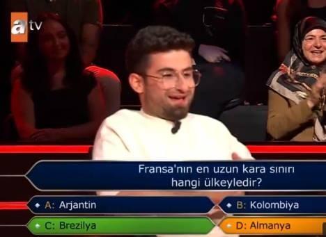 Olunun yarma esnasnda yalnz brakmayan anne ise 30 bin TL kazanldn renince sessiz kalamad. Oluna sitem eden anne, ?Keke ekilseydin Recep! 30 bin lirayla m veda ediyor? Azm Kenan Bey! Can sa olsun.