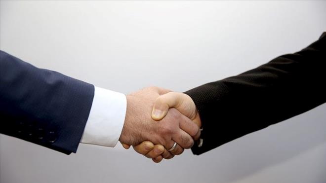 Trkiye Cumhuriyeti'nde arabulucu olmak iin Hukuk Fakltesi mezunu olmak gerekiyor. te yandan son yllarda SYM tarafndan organize edilen snava da katlm salamak ve belirlenen puan almak gerekiyor.