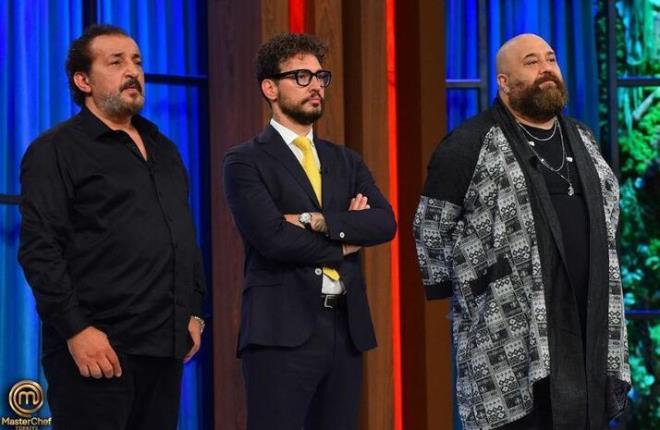 EFLER AIKLAMA YAPTI<p>  efler, aatay'n kararnn ardndan yarmaclardan bir sre izin istedi. Somer ef, "Bizim de bamza ilk kez gelen bir konu. Bir toplant yaptk, herkes grlerini sundu." dedi.