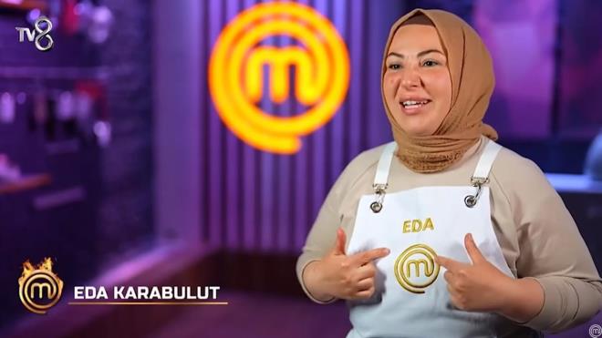 BU HAFTA ELEME DET!<p>    efler, aatay'n kararnn ardndan yarmaclardan bir sre izin istedi. Somer ef, "Bizim de bamza ilk kez gelen bir konu. Bir toplant yaptk, herkes grlerini sundu. Bugn normal eleme oyunumuzu oynuyoruz. kinci turdan en az baarl olan adaymz kyor. Normalde o arkada bize gece veda ediyor. Bu gecenin en az baarl olan aday nmzdeki haftann sonunda ayn turu oynadktan sonra en az baarl olan adayyla bir final dellosu yapacak ve o iki adaydan bir tanesi elenecek." dedi.    <br>    Gecenin drdncs olan ve final dellosuna kacak isim Eda oldu.