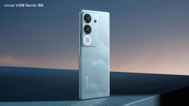 Segmentinde ilk olan 120Hz kavisli AMOLED ekranlar ile V29 ve V29 Lite, uygun fiyatlar ve yksek performansn yannda son derece k ve zarif telefon alternatifleri olarak rakiplerini geride brakyor.