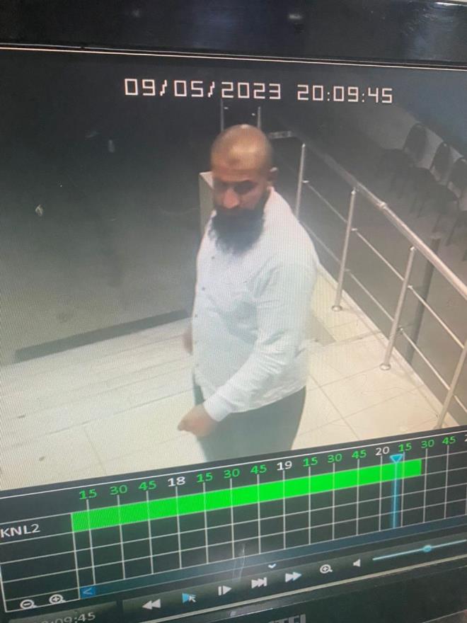 SALDIRGAN 5 SAAT SONRA YAKALANDI    Saldrgan Selahattin A. arkadann evinde 5 saat sonra yakaland.