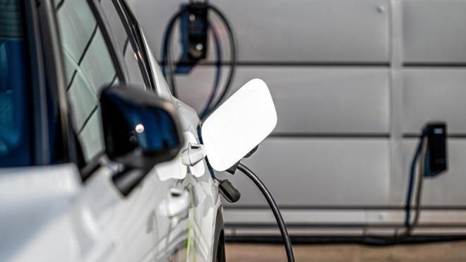 Fiyat: Elektrikli araba satn almadan nce, fiyat aralna uygun en verimli arabann seilmesi gerekiyor. Nitekim fiyat aralnda; batarya kapasitesi, motor gc, arj sresi ve maksimum hz gibi unsurlar etkili olabiliyor.