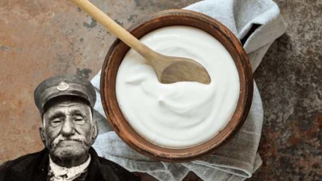 UZUN YAAMIN SIRRINI AIKLAMITI    Kaynaklara geen bilgiye gre Zaro Aa, uzun yaamn srrn doal yemekler yemesine ve hergn dzenli yourt tketmesine balyordu.