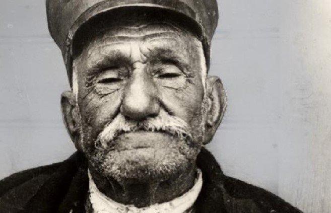 DNYANIN DKKATNDE EKT    Uzun bir mr sren Zaro Aa dnyann dikkatini de ekti. Dnyann en yal insan sfat ile tannan Zaro Aa, New York Times bata olmak zere birok gazete manetinde adndan sz ettirmeyi baard.