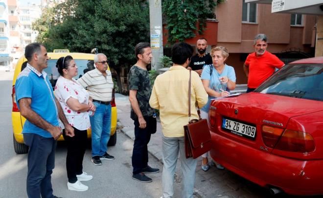 Ouz A. ise Emine Sapmaz'n sorunlu biri olduunu ne srd. Ouz A., ?Apartmanla sorunlar vard. Evi terk etti, eyalarla birlikte bana kiraya verdi. 3 yldr kiracsym. Ben kiraya vermedim, yalnz yayorum. Bazen arkadalarm gelip bende kalyor" diye konutu.    Muratpaa Kaymakaml, yaplacak inceleme sonras dairenin boaltlp boaltlmayacana karar verecek.