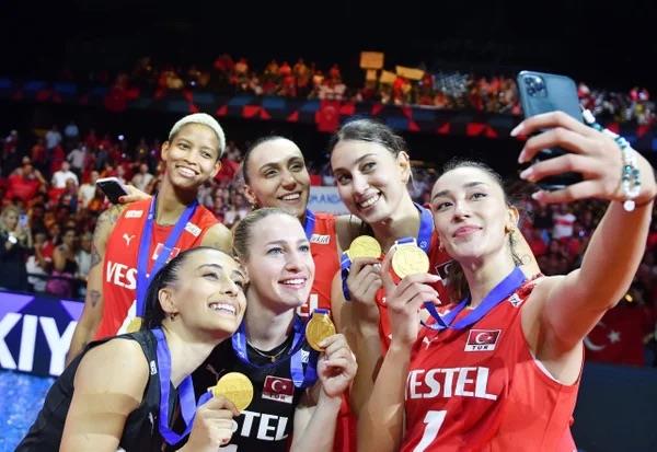 yle bir alk tufan kopar ki, sormayn gitsin. Orda olanlar gibi olay dinleyince boazm dmlendi.