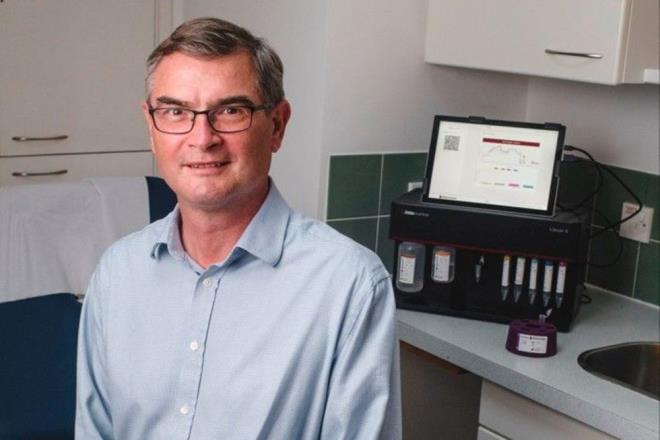 DOLANDIRICI THERANOS LE ARASINDAK FARK NE?    Dier yandan Shaw, Attomarker ile Elizabeth Holmes tarafndan ve dolandrclkla sulanan ABD?li  kan testi irketi Theranos arasndaki bariz benzerliin yatrmclarla grrken sk sk gndeme gelmesinden yaknd.