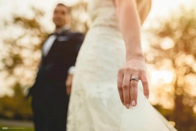 Blge Adliye Mahkemesi, 03.07.2020 tarihli karar ile istinaf isteminin kabulne, ilk derece mahkemesinin kararnn hangi tarafn tank beyanlarna stnlk tanndna dair gereke iermemesi nedeniyle kaldrlmasna, asl davada verilen boanma kararnn kesinletii ve kar davadaki hakllk durumuna gre deerlendirme yaplmas gerektii gzetilerek ve ayrca davac-kar davalnn evlenmenin iptaline ilikin talebi hakknda da hkm kurulmas suretiyle adli denetime elverili ve gerekeli ekilde karar verilmesi iin dosyann ilk derece mahkemesine geri gnderilmesine, esasa ilikin dier istinaf nedenlerinin bu aamada incelenmesine yer olmadna karar verdi.