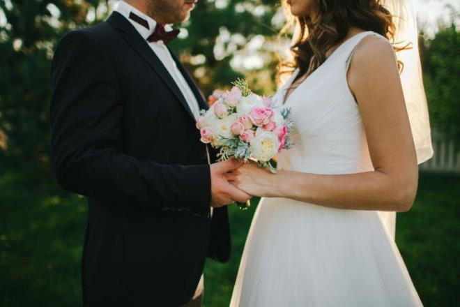 Yeni evlenecek iftlerin en ok dnd konulardan biri de phesiz dn masraflar olmaktadr. Olduka zorlu bir sre olan evlilik dneminde iftler arasnda zaman zaman tartmalara ve ayrlklara sebep olan "Dn masraflar kimde olacak?" tartmas yargya tand. Yargtay'dan yeni evlenecekleri ilgilendiren o konu ile ilgili emsal bir karar kt.