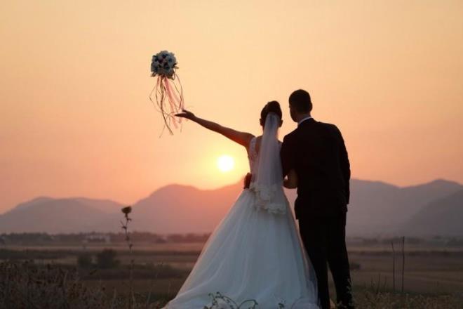 tihat Blteni'nden edinilen bilgiye gre; davac erkek e vekili dava dilekesinde taraflarn 24.05.2017 tarihinde evlendiklerini, nikhtan sonra davalnn mvekkiline bakire olmadn sylediini, mvekkilinin bu olay karsnda ok olduunu, olaylar babas ve kaynpederi ile paylatn, mvekkilinin babas ve kaynpederi arasnda tartma yaandn, daval ve ailesinin mvekkiline ve ailesine hakaret ettiini, yaananlar nedeniyle davacnn kandrldn, maddi-manevi olarak yprandn ileri srerek taraflarn evliliklerinin iptaline karar verilmesini talep etti.