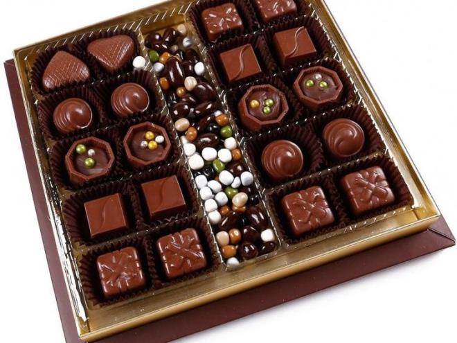 ikolatada kakao ya dnda bir ya bulunmamas gerekir. Bitkisel ya denilen alternatif yalar olmamas gerekir. Gerek ikolata yzde 100 kakao yandan yaplan rndr. zellikle ikolata tketiminde ocuklarn yedii rnlere dikkat edilmesi lazm. ocuklara ikolata yedirirken gerek ikolatalar yedirilmeli. Aslnda ok nemli ve gzel bir rn farkl ekilde retildiinde zarara dnebiliyor. Kakao ya, vcut ssnn altnda eriyebilen tek yadr. Uygun fiyatl ve ne olduu belli olmayan rnlerden kanlmal.